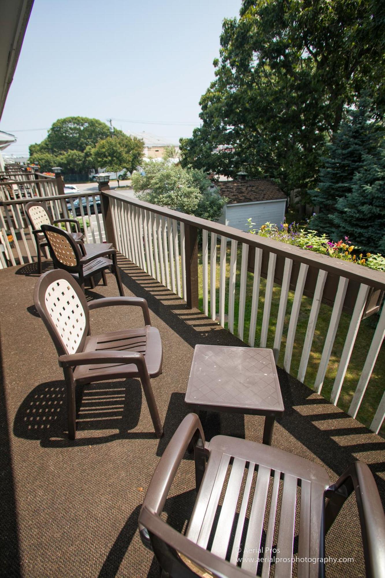 Kenny's Tipperary Inn Montauk Bagian luar foto