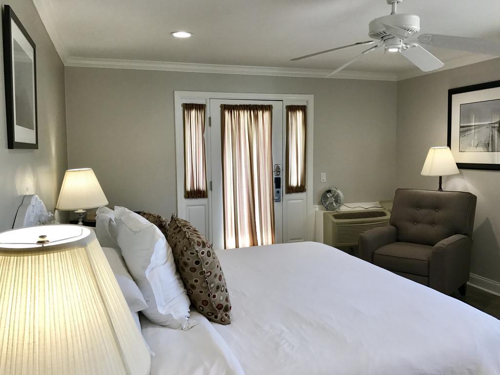 Kenny's Tipperary Inn Montauk Bagian luar foto