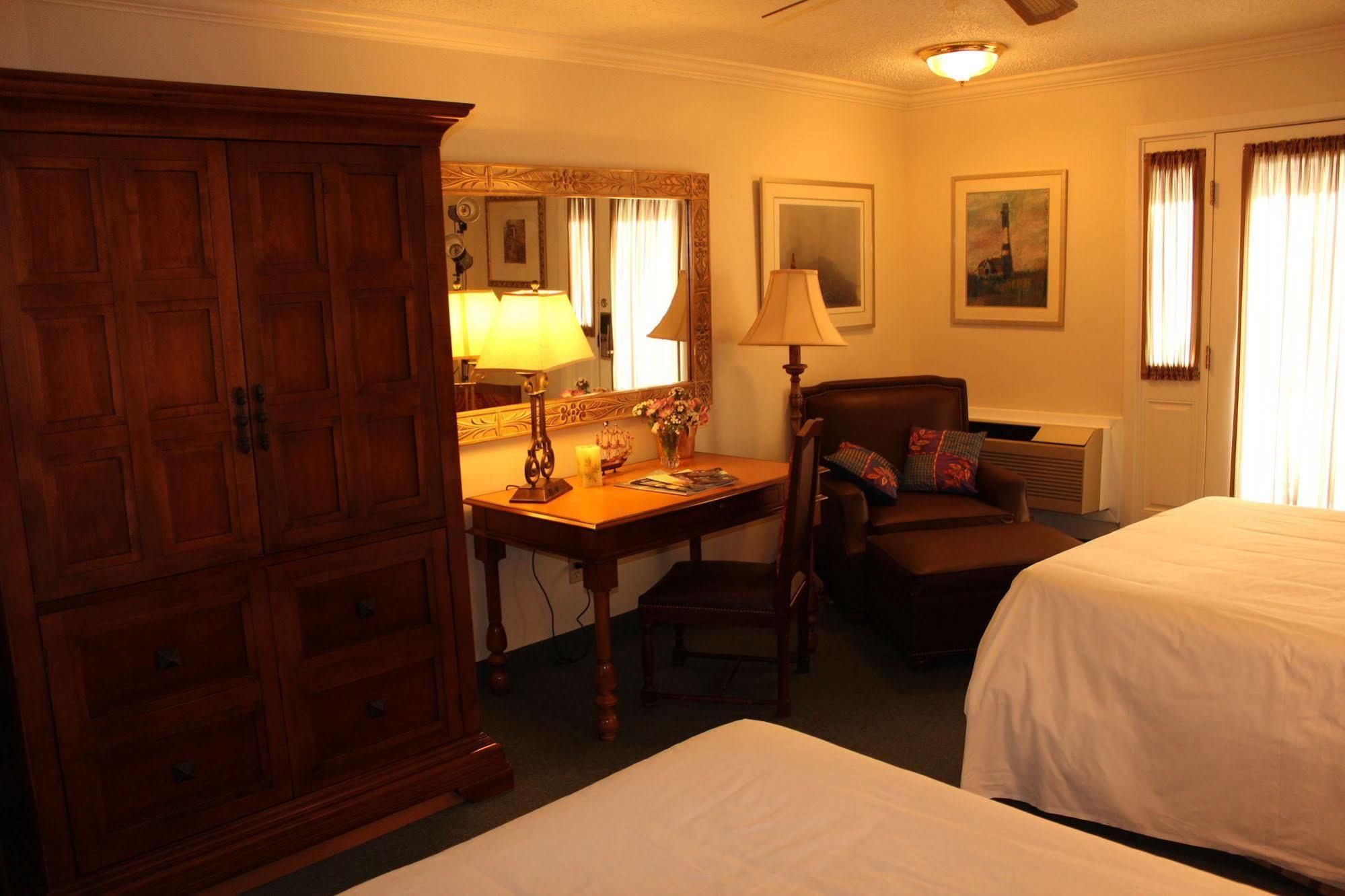 Kenny's Tipperary Inn Montauk Bagian luar foto