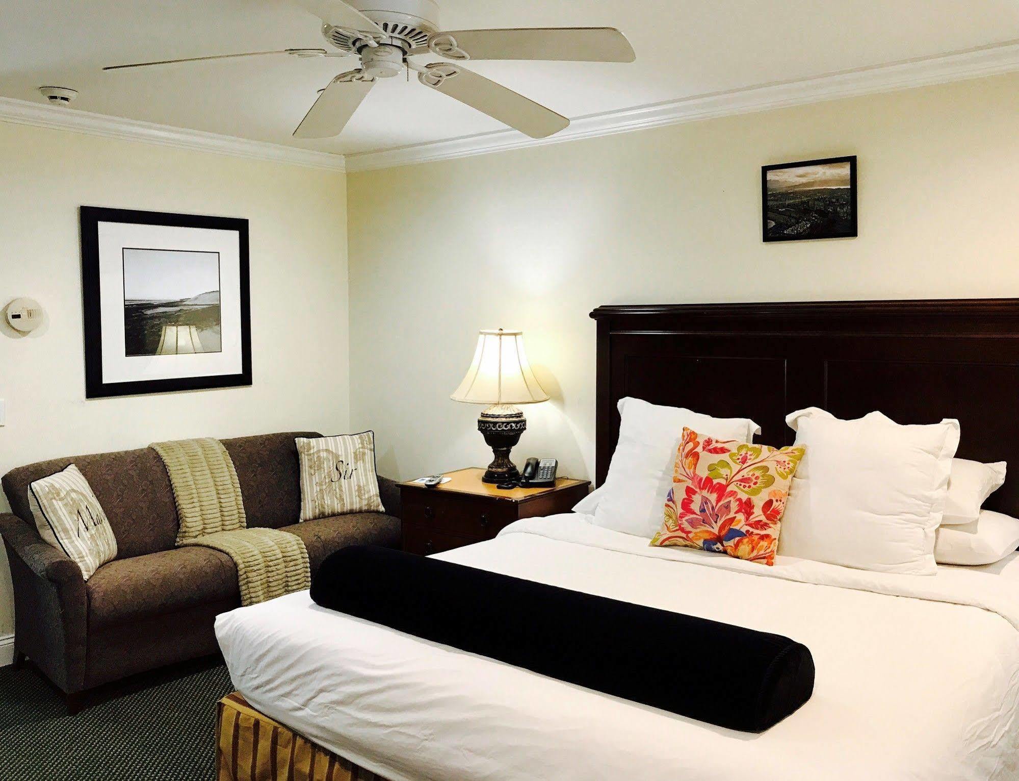 Kenny's Tipperary Inn Montauk Bagian luar foto