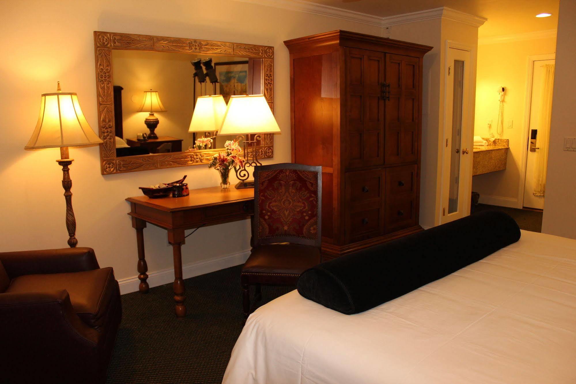 Kenny's Tipperary Inn Montauk Bagian luar foto
