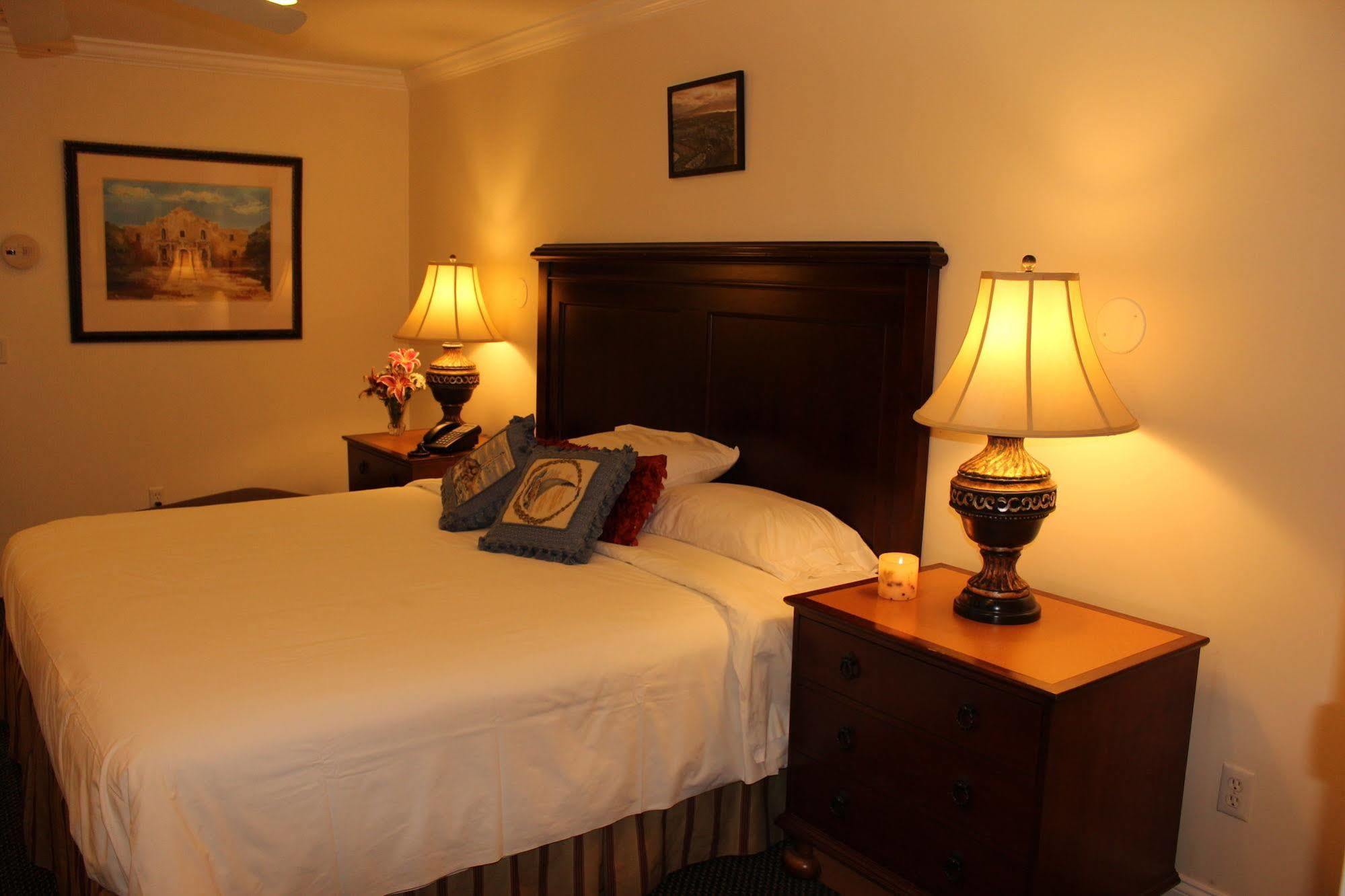 Kenny's Tipperary Inn Montauk Bagian luar foto