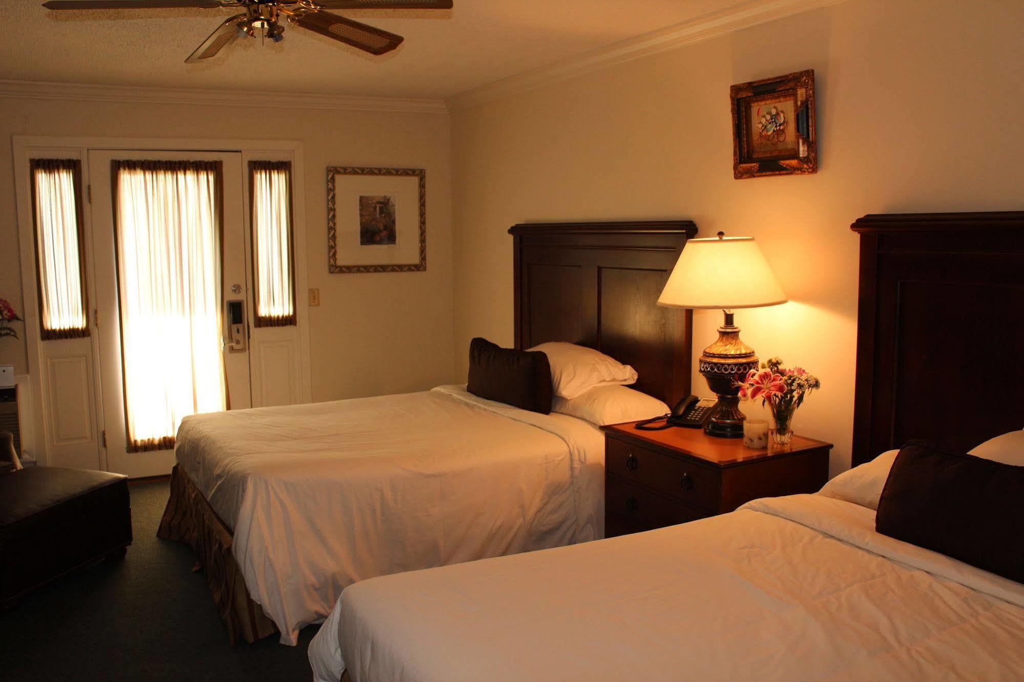 Kenny's Tipperary Inn Montauk Bagian luar foto