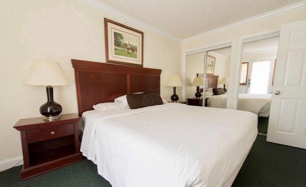 Kenny's Tipperary Inn Montauk Bagian luar foto